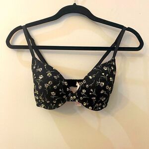Pink Victoria’s Secret Wear Everywhere t-shirt Lightly Lined Bra Women Size 32D